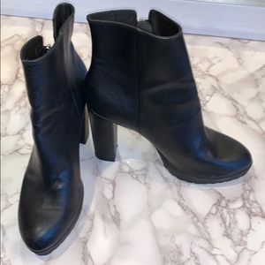 NEW 👑 H&M Black Platform Heels 9.5 with Zipper